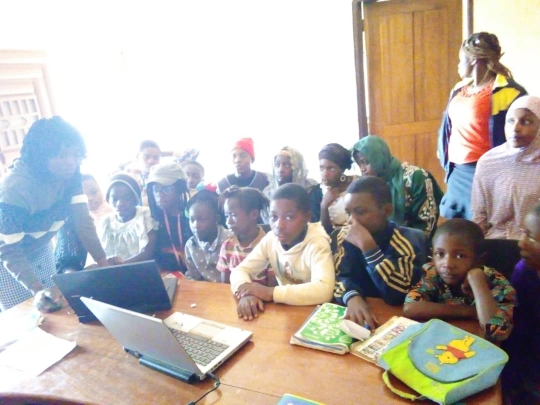 cnycsanta's tweet photo. The Santa Youth Empowerment Center is proud to offer free computer training to young people in the community. This training covers a range of basic computer skills, including typing, internet browsing, and Microsoft Word and Excel. https://t.co/V90gfN0zuM