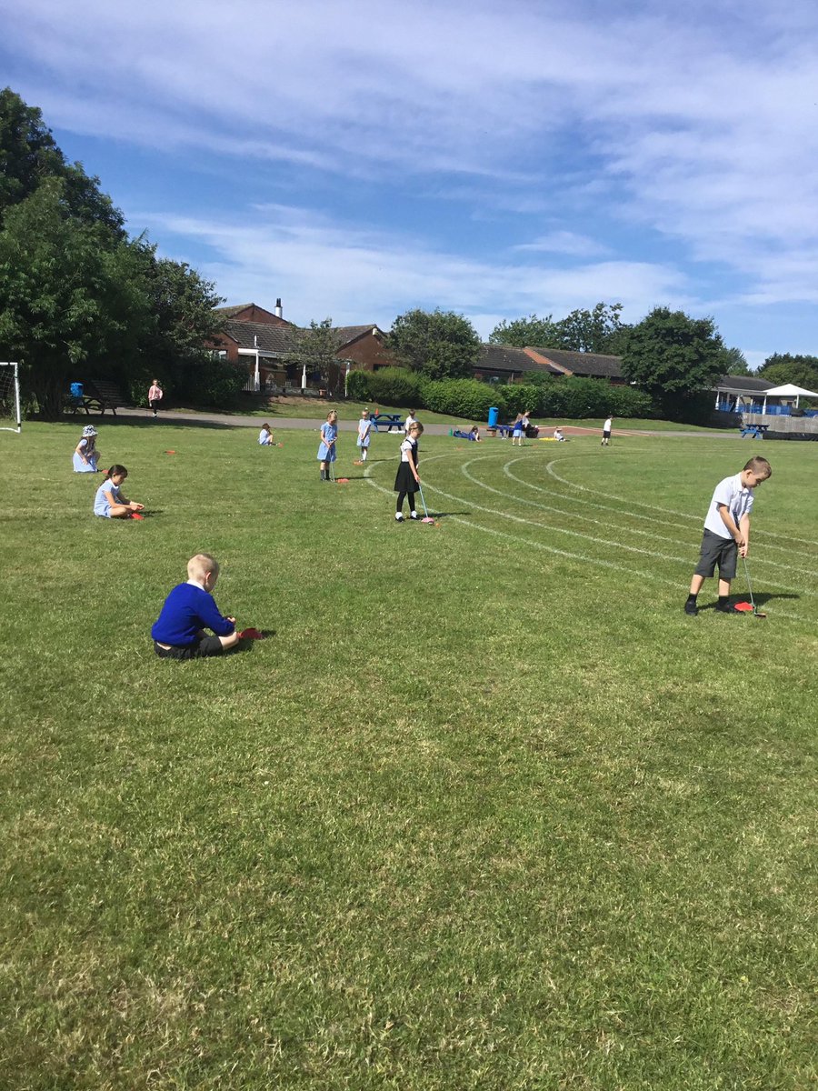 Y2Hunmanby's tweet photo. Over the last couple of weeks Year 2 have thoroughly enjoyed our golf sessions with Ivan. He and I were both really impressed with everyone’s listening skills and how they improved! Well done Year 2! 😊⭐️ @HunmanbyPrimary https://t.co/BWYQrmwJhb