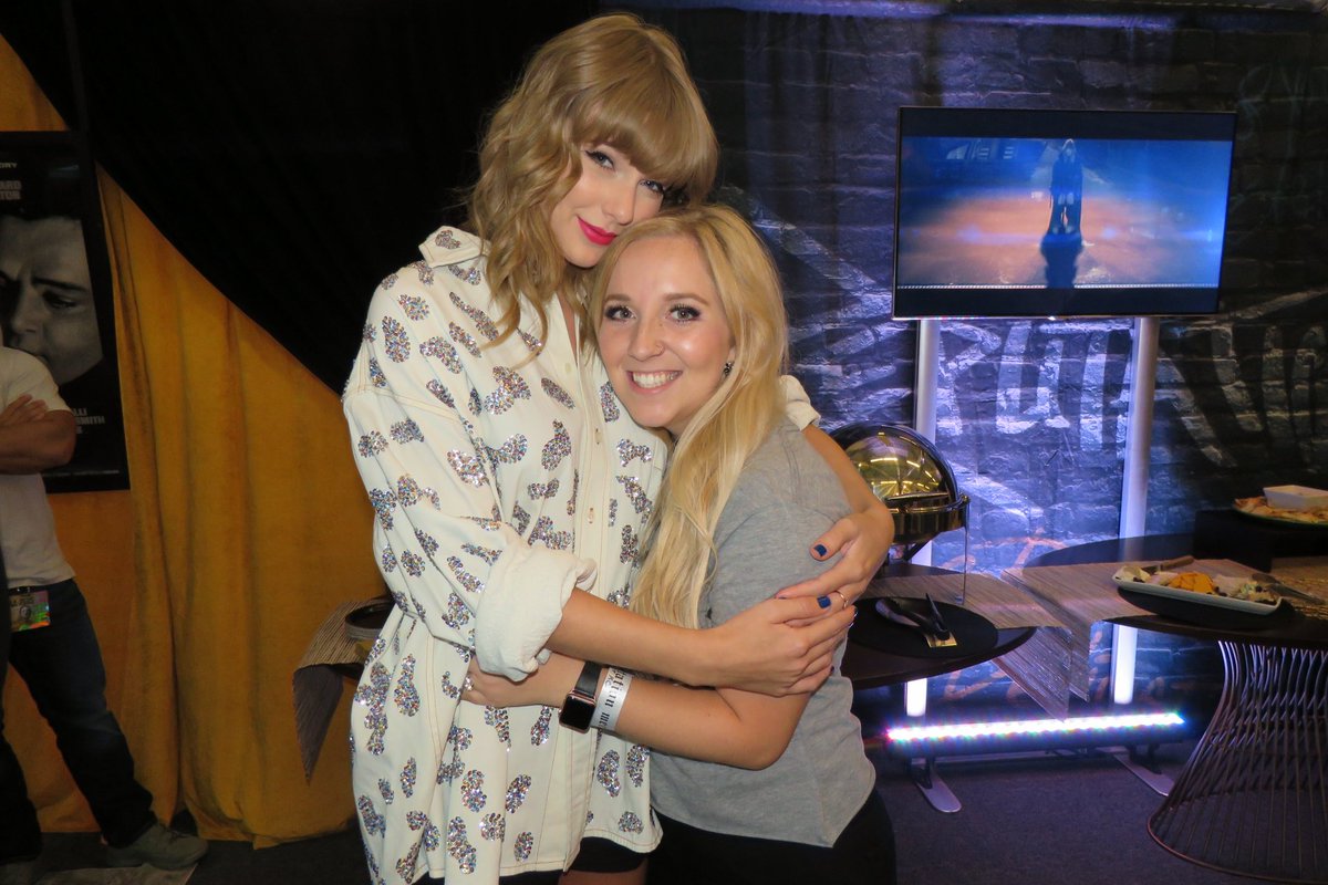 whit_swim's tweet photo. Hey remember that time π₯Ήπ«ΆπΌπ€© #repTourKC https://t.co/eiJ5ou0q6Z