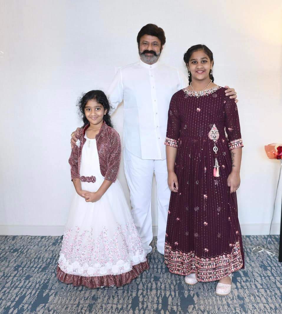 Kids with #Balayya 👌♥️🥰

#NandamuriBalakrishna #TANA2023 #BhagavanthKesari