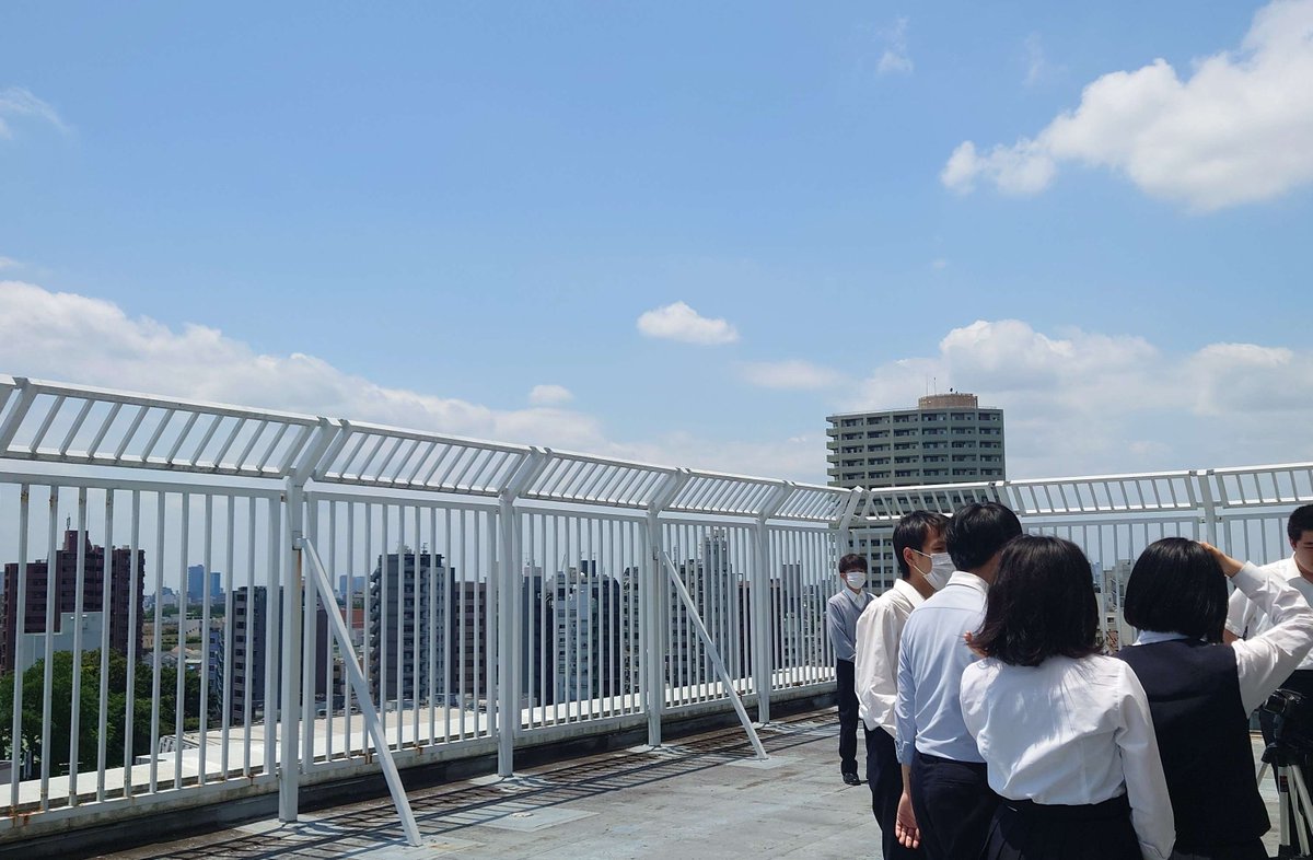 tcm_tokyo's tweet photo. TCMHSの魅力を学内外に発信するPromotion Leadersという委員会活動の様子です。この日はPLのメンバーで委員会の広報用の写真を大学の屋上で撮影しました。PLのこれからの活動をお楽しみに!(PL)
#TCMHS
#PromotionLeaders https://t.co/QD5flOopkr