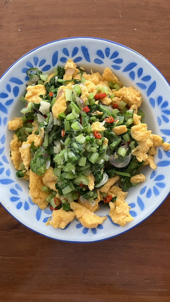 glennmars's tweet photo. Telornya harum, sawinya garing, rasanya gurih. Modal utamnya selain sawi dan telor, butter, bawang putih, bawang merah dan cabe merah (opsional)

Sebutlah namanya “Tumis Sawi Telor Mentega”

Bisa buat bocil dan lansia tinggal sesuaikan aja bumbu2nya. https://t.co/WLy1DJRSNR