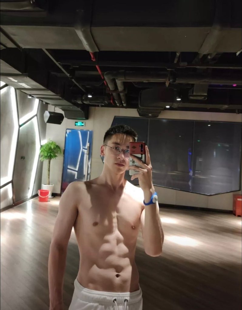 putritianti2's tweet photo. #男士spa #按摩推油 #mb #男模 
#男同 #gay #同志男男 #spa
 #rush #同城按摩推油 
#同城服务
预约加QQ 323371772 https://t.co/BHalvFyYfs