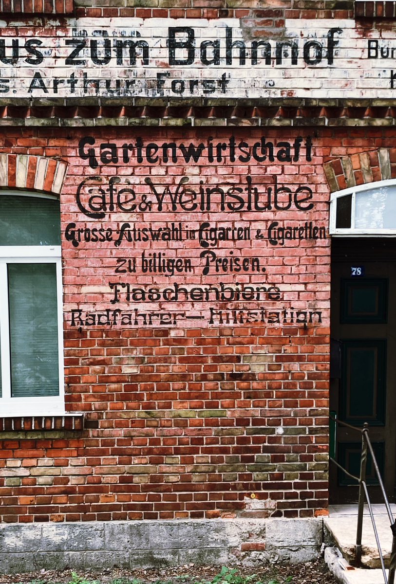 KathKroeger's tweet photo. Gartenwirtschaft, Café und Weinstube
#Archigrafie #Thüringen #GhostSign #SignetFantomes #Backstein https://t.co/0fYJ02IY38