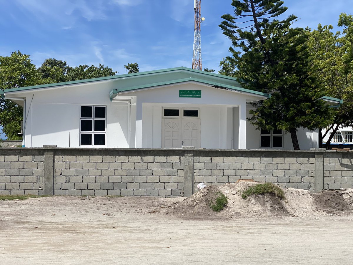 urh_mv's tweet photo. ރ.ކިނޮޅަހު ޞިއްޙީމަރުކަޒުގެ ވަށާފާރުރޭނުމާއި، ޕޯޓިކޯހެދުމާއި،ގަރާޖު އަދި އޯޕީޑީ އޭރިއާ އެއާރކޮންޑިޝަން ކުރުމުގެ މަސައްކަތް ކުރިއަށްދަނީ 
@presidencymv 
@MoHmv https://t.co/VCjyJ3Aitf