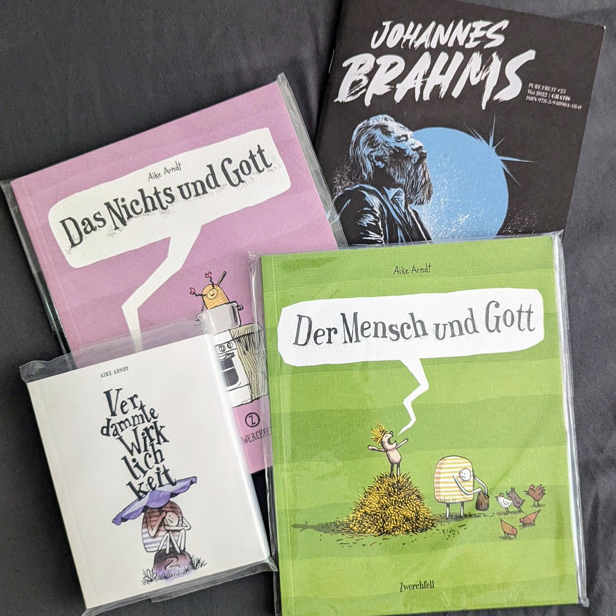 Der Tele-Stammtisch | Andi (@andi_h3ld) on Twitter photo Habe ich mir die Tage im Comicshop in Halle gekauft. Was gibt es bei euch Neues?
<a href="/Zwerchfell/">Zwerchfell</a> Habe ich mir die Tage im Comicshop in Halle gekauft. Was gibt es bei euch Neues?
<a href="/Zwerchfell/">Zwerchfell</a>