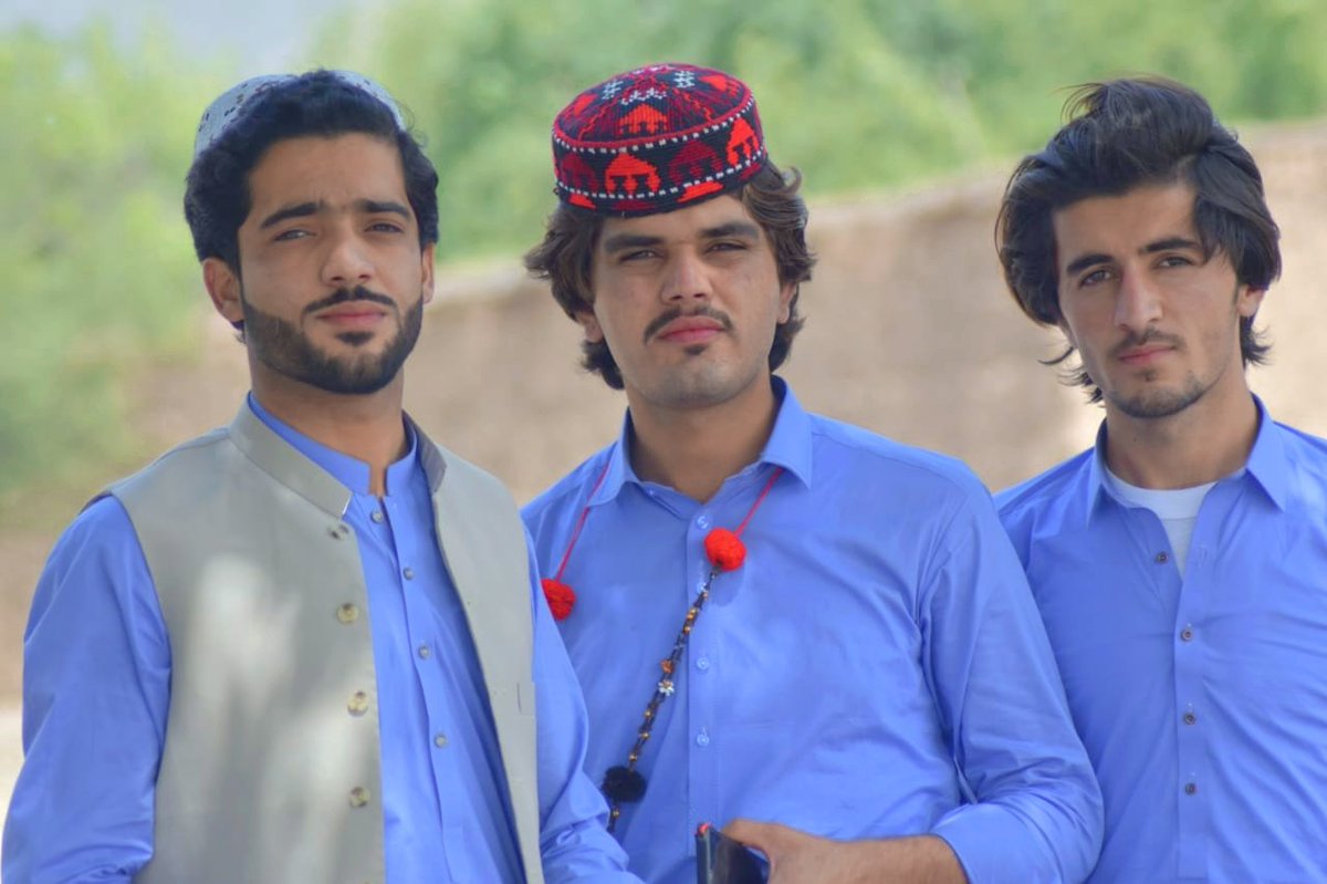 shamaeelAfghn's tweet photo. څـــــــــه غمـــونه څــــــــه دردونــه څــــــــه يــادونه
بس تېـــــــريــږي زندګـــــــي د چـــــــا په ياد کـــــــې

#پخـــــــوانې_انځـــــــور
#جـــــــان_اؤ_جانـــــــان

@yasirdawar22 😔
#ArYan_Daur_Saib 🥰 https://t.co/N3x0JTD6TR