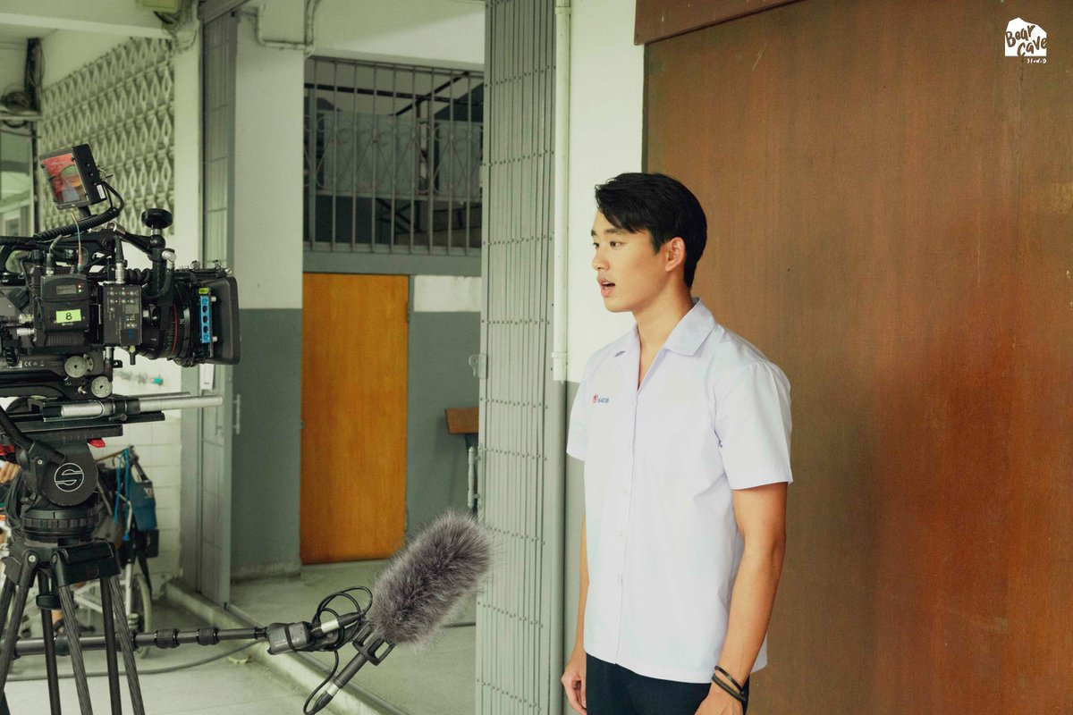 การเปิดโปงกลโกงของงานกีฬาภาคีดูจะเป็นไปอย่างไม่ราบรื่น เพราะทุกคนที่เกี่ยวข้องดำเนินงานกันอย่างรอบคอบรัดกุม รวมไปถึงยังมีลิลลี่ที่ไม่เห็นด้วยกับแนวทางของโรส แล้วแบบนี้ทุกคนจะทำอย่างไร

#GetRichEP10
#GetRichเปิดโรงเรียนปล้น
#GetRich #เปิดโรงเรียนปล้น
#ViuOriginal #BearcaveStudio