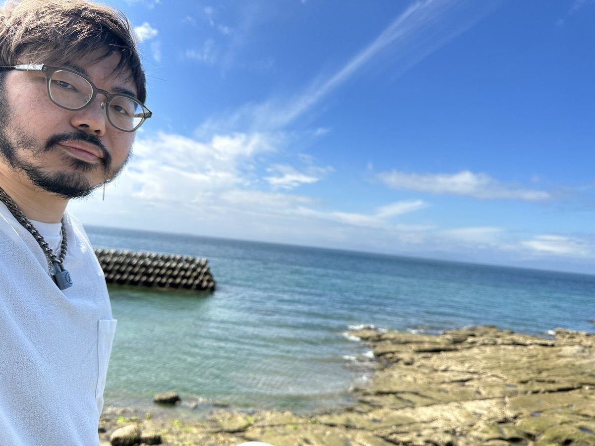 ehimeman's tweet photo. 瀬戸内海は穏やかでいいね
#瀬戸内海
#海
#夏
#愛媛
#今治
#菊間
#R196
#自分に自信ニキ https://t.co/tY405tVK81