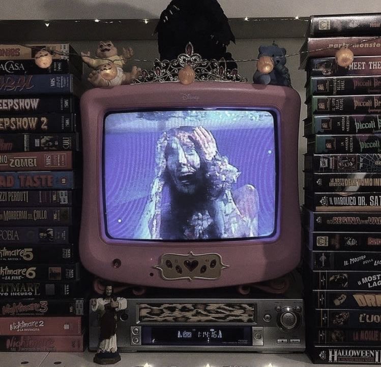 𝐭𝐡𝐞 𝐯𝐚𝐦𝐩𝐢𝐫𝐚 𝐬𝐡𝐨𝐰 🪦 (@horrorsthetics) on Twitter photo 