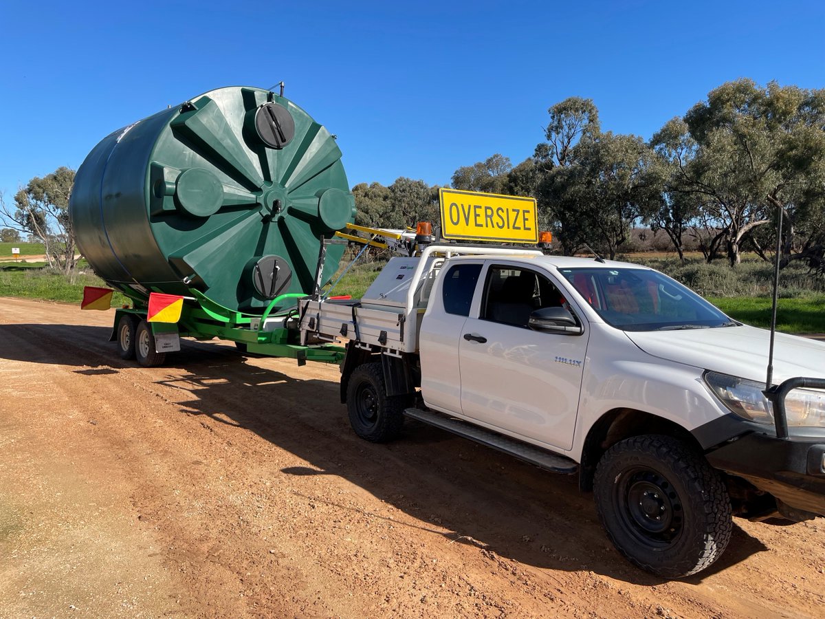 IPFertilisers's tweet photo. Fresh off the production line! New 33,000L self-draining Polymaster tanks for the #EASYLiquids tank hire fleet have arrived. Contact your local EASY Liquids representative to find out more about tank hire options for your operation. https://t.co/VxOs6YkwAv
#LiquidFert https://t.co/c65TNclZ7z
