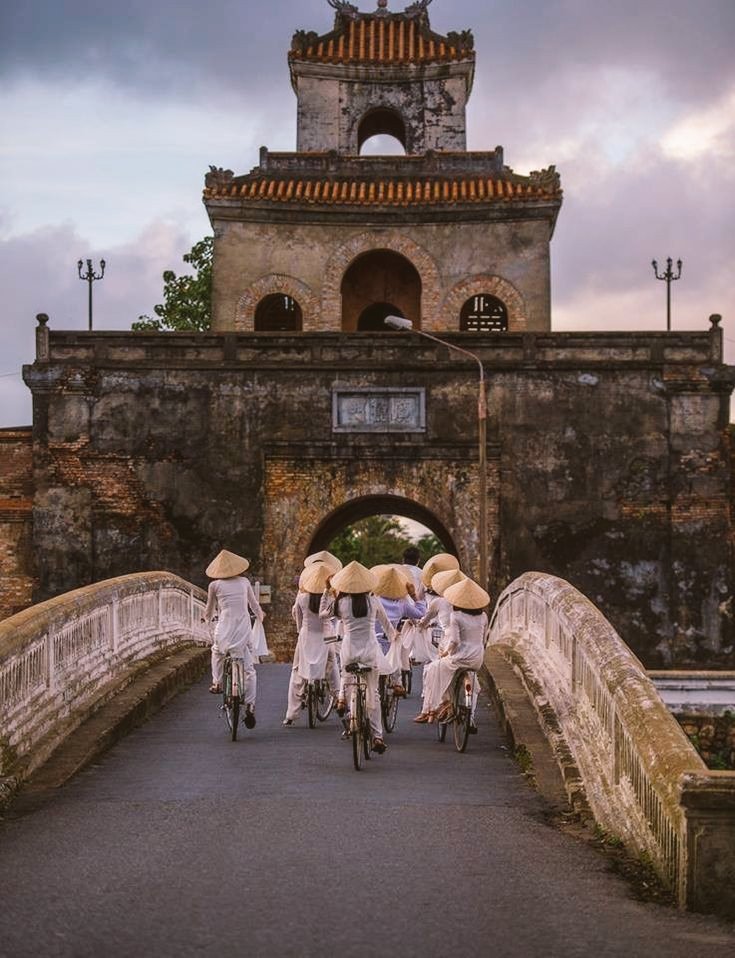 Hue, a gentle charm of a dreamy maiden, Have you visited this enchanting land?
-----
#Vietnam #Travel #vietnamtravel #Hue #ancient #ancientcity #centralvietnam #tourism #vietnamtourist #travelphotography #romantic #Danang #culture #heritage #vietnamtour #tourvietnam #Traveller