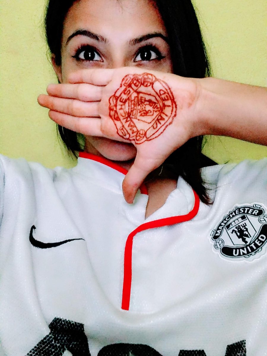Throwback to the time when i used to have time to to put on mehndi. 

ONE LOVE ONE UNITED
#GGMU <a href="/ManUtd/">Manchester United</a> 😈🔴