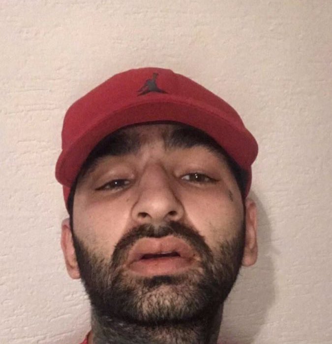 Ich gebe mein Bestes, um gut genug zu sein, Anerkennung zu finden und Liebe zu erhalten. Trotzdem habe ich schon zum zweiten Mal eine Frau kennengelernt, die beabsichtigt mich zu heiraten, aber nebenbei mit anderen Jungs schläft. Ich bin zutiefst enttäuscht von dieser Dunya…