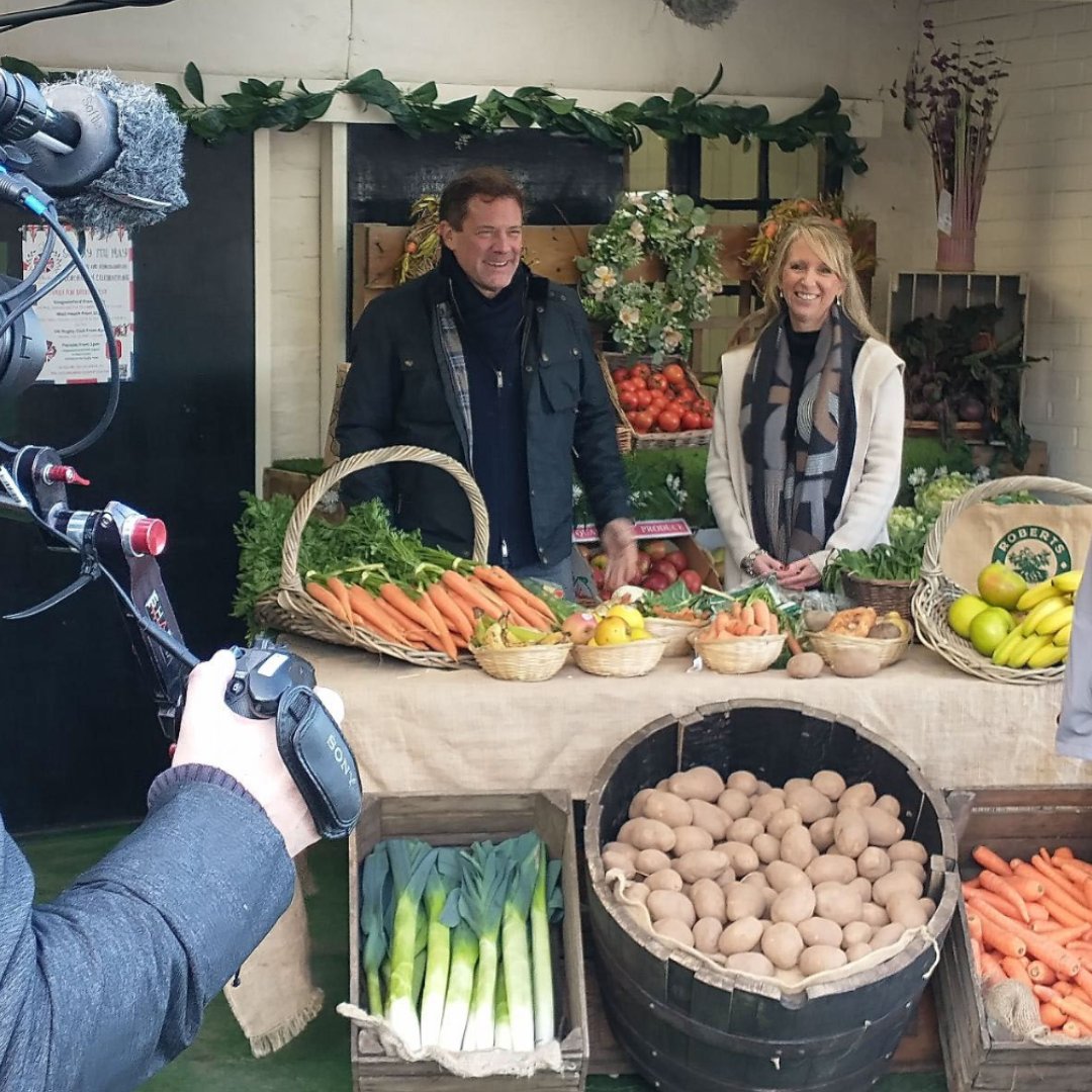 📺 Did you see our food expert Jackie on @foodunwrappedtv last night
 with <a href="/matt_tebbutt/">Matt Tebbutt</a> ?

Love Food Hate Waste Campaign Manager - Jackie talked about how we can keep veg fresher for longer and top food safety tips 🥔 

Watch the clip here: bit.ly/3K2yNtx <a href="/channel4/">Channel 4</a>