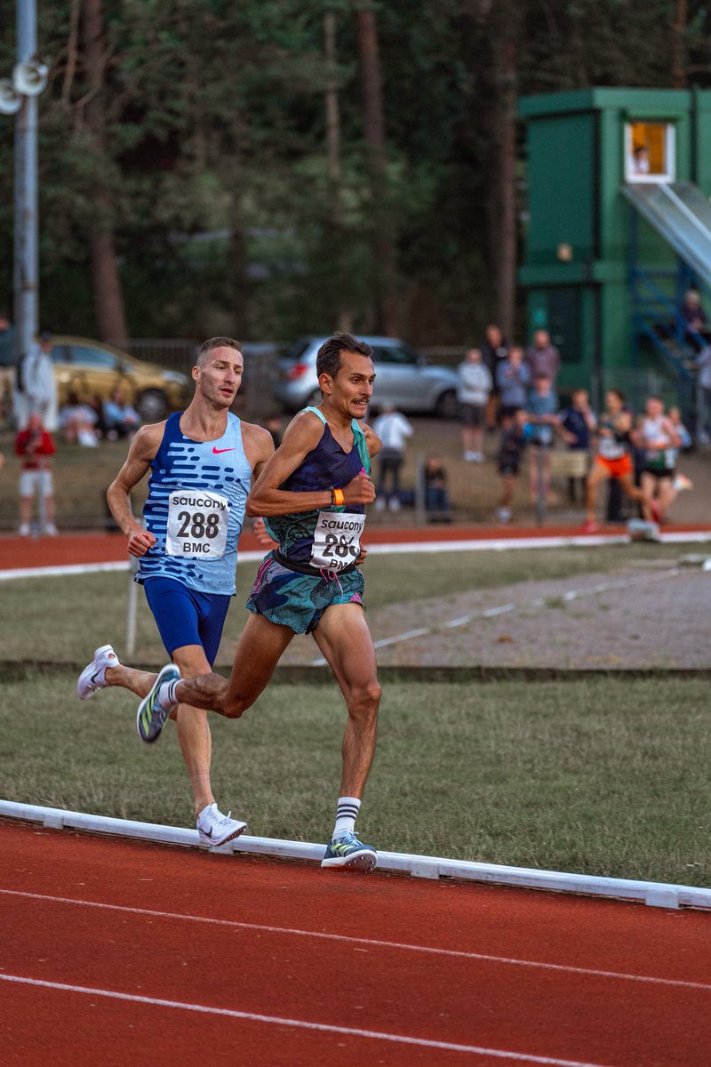 hreadphoto's tweet photo. BMC 3000m, 1st July 🔥 

Cairess v Scott… Adidas v Nike… 🤣 https://t.co/AXpxfk0gak