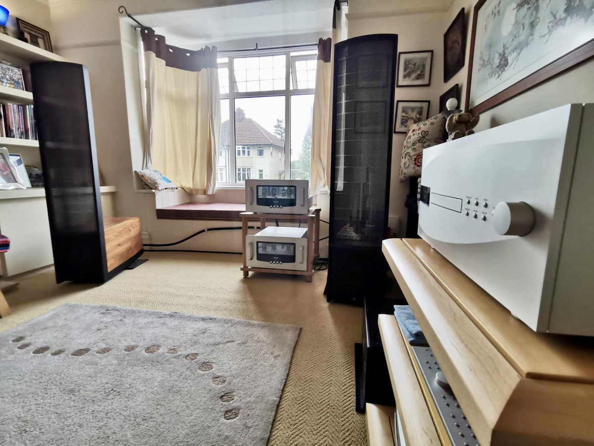 hifilounge's tweet photo. Another very happy customer last week when we installed his Limited Edition dCS Vivaldi One APEX + Vivaldi Clock to really finish off his awesome system, needless to say it sounded amazing 👌
@dCSonlythemusic #dcsaudio #dcsvivaldi #highendaudio #hifi #audiophile #luxury https://t.co/iyyCOSmKuw