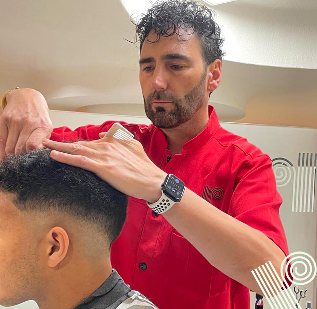 ramiropeluquero's tweet image. Todos tenemos un cabello diferente, y su cuidado debe ser tratado según cada caso, el profesional de la #peluquería debe trabajar con él según las características  y eso conlleva unos conocimientos para sacar el mayor provecho posible en el trabajo!
#peluqueríaramiro #oviedo