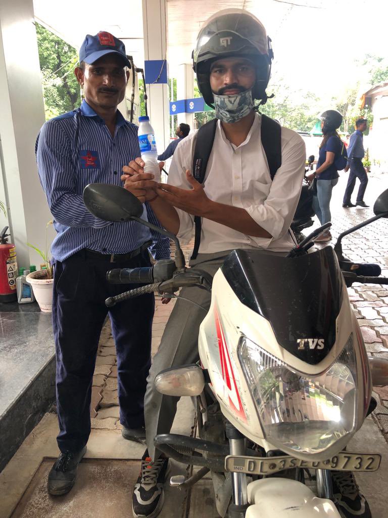 SSpanchshila's tweet photo. #HPBonanza cheer this monsoon!🌧️
Get free fuel vouchers with INR 2000 & above (4 wheelers) and INR 400 & above (2 wheelers) of poWer petrol.
Visit us to know more!⛽️
#goodfuelpromise #deliveringhappiness
@HPCL @hardik_HPCL @Subhank97485516 @jindalhpc @Rg03Goel @hpcl_retail https://t.co/1fzk4XSA3P