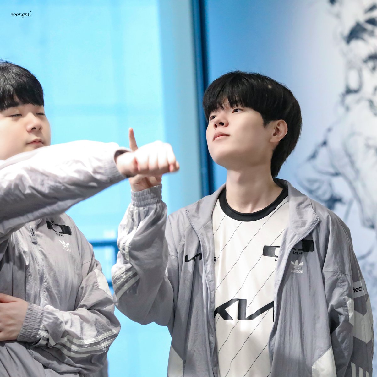 deft__s2's tweet photo. 김건부 주먹 야무지게 쥐고 있는 거봐ㅋㅋㅋ
ㄴ근데 못잡음🐻‍❄️

#CANYON #DEFT #캐니언 #데프트 https://t.co/5hNAKsiUEk