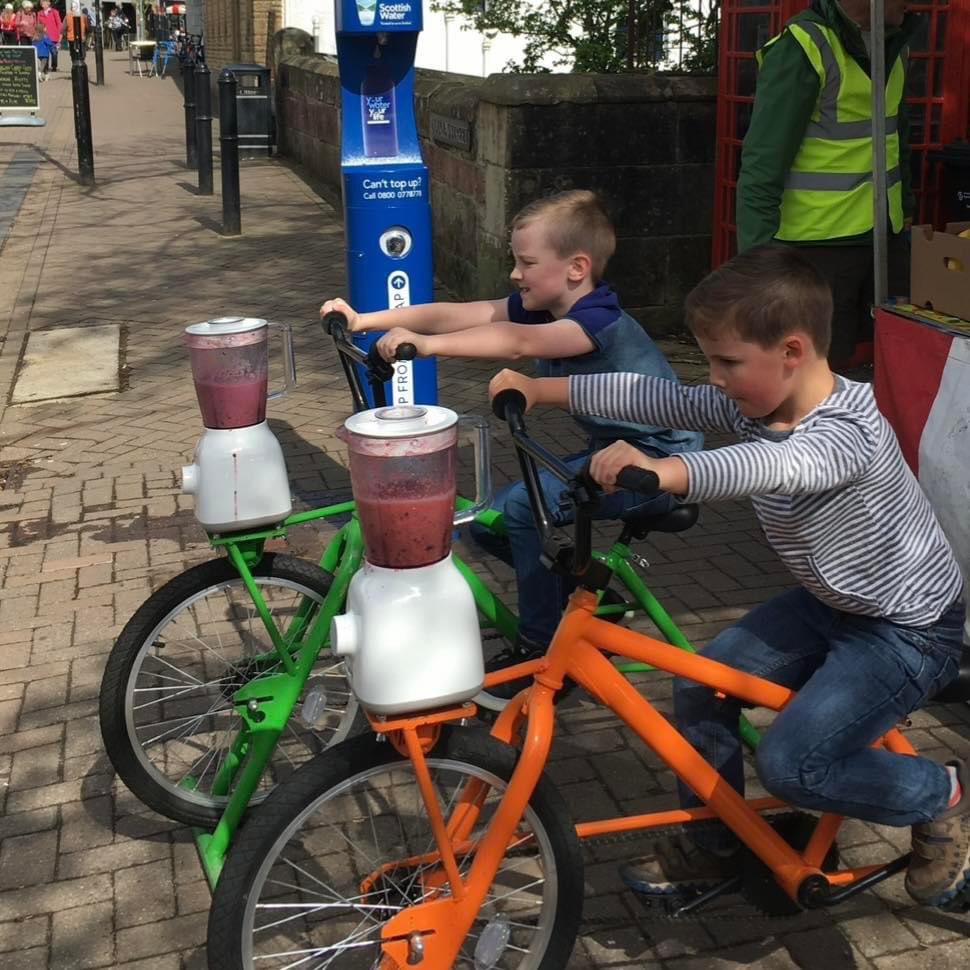 milngavie's tweet photo. A healthy dose of free fun is on the menu in #Milngavie town centre this Saturday 22nd July from 12pm until 5pm 💃🏽🚴♂️🍎 #loveslocal #freeevent
Full details 👇
https://t.co/swTSs4STgW https://t.co/dTxvaJyu2u