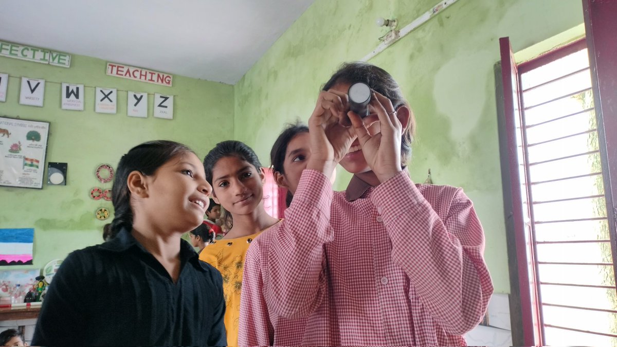 VineetaSivas's tweet image. Students blooming #happyclassroom
#scienceactivity #YogiBasicEducationModel #basiceducation #sarkarischool