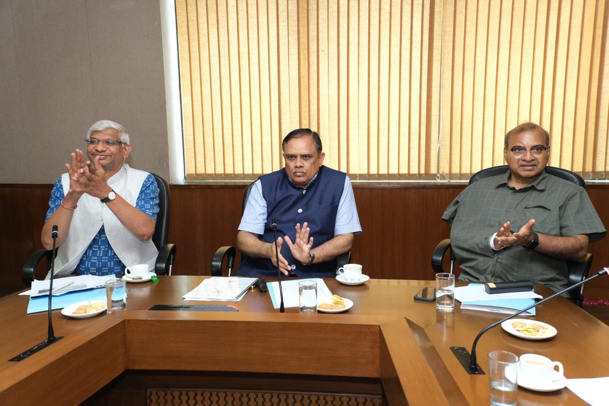 AICTE_INDIA's tweet image. #AICTE Chairman Prof. @SITHARAMtg launched 'ATAL Faculty Development Programme (FDP) 2023-2024' today.

#ATALAcademy will offer FDPs under technical and non-technical categories in core emerging areas of 𝙴𝚗𝚐𝚒𝚗𝚎𝚎𝚛𝚒𝚗𝚐, 𝙼𝚊𝚗𝚊𝚐𝚎𝚖𝚎𝚗𝚝, 𝙲𝚘𝚖𝚙𝚞𝚝𝚎𝚛