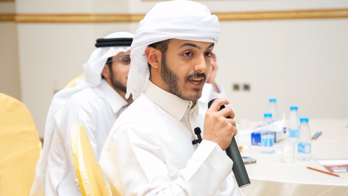 AlmulhimEB's tweet photo. حضر اللقاء مجموعة من طلاب المرحلة الثانوية والمتوسطة والذين اتيحت لهم الفرصة للمشاركة والحوار خلال اللقاء…

3️⃣ https://t.co/EzYVmWnNP8