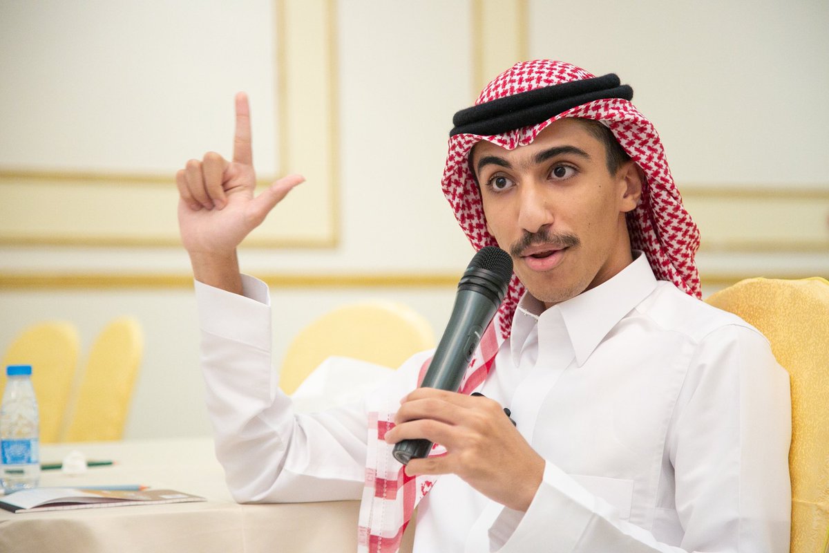 AlmulhimEB's tweet photo. حضر اللقاء مجموعة من طلاب المرحلة الثانوية والمتوسطة والذين اتيحت لهم الفرصة للمشاركة والحوار خلال اللقاء…

3️⃣ https://t.co/EzYVmWnNP8