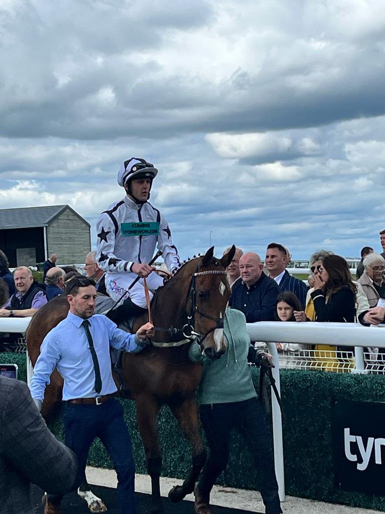 Bazball and Lyndsanda take the long trip to @BathRacecourse to run in the 5f CB Protection Security Training Nursery. Cliff and Andrew Elliott takes the rides today, so a 1st and 2nd would be good - good luck all!
@CliffordleexLee @karl_burke @NickBradley_1 @geoffmoore1969 https://t.co/ZYuf6EJUX9