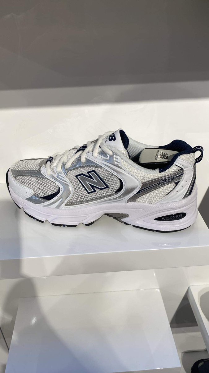 spth1996's tweet photo. #รับหิ้ว #newbalance https://t.co/xnEN0028t6
