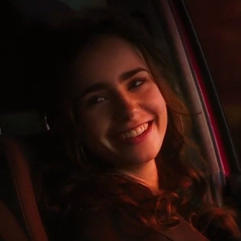 lily collins as rosie https://t.co/S6ldYharFR