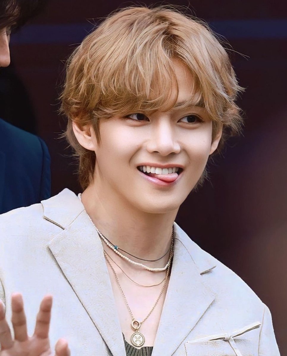 Afrika37008067's tweet photo. Buenos días, hoy café con Taehyung,😎 arranco el Stream de esta mañana con las cuatro versiones de #seven 
continúo con #Respect' de #MOST7  agregamos el álbum D-DAY y seguimos con 
#LikeCrazy #SetMeFree_Pt2 #AngelPt1 #StillWithYou  #TakeTwo  #YetToCome #OnTheStreet #More y #Burn https://t.co/fJLkQRPk5J