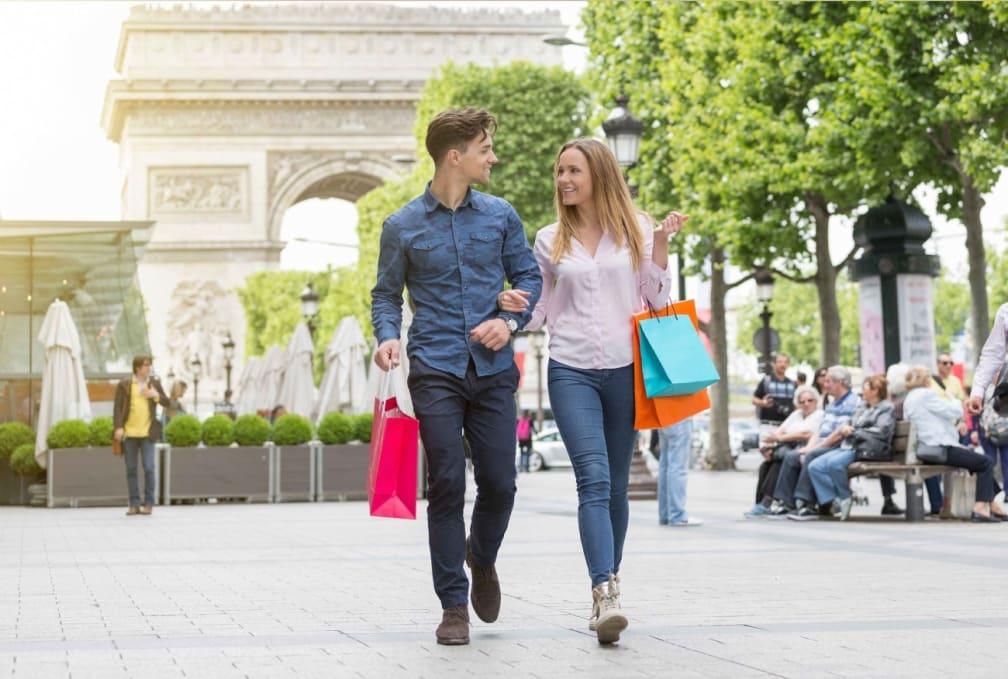 Les boutiques Tudor, Disney et <a href="/lululemon/">lululemon</a> attirent le plus de consommateurs sur les Champs-Elysées 
#champselysees #commerce
👉bit.ly/3XXTnRh