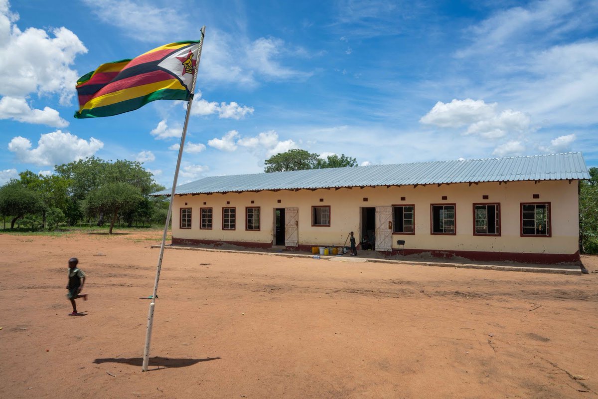 herorats's tweet image. With support from @StateDeptPM APOPO is making land safe. APOPO also carries out mine risk education at schools like this one in rural #Zimbabwe. Using informative posters, our team teaches children how to protect themselves against explosive hazards.  #EORE #SocialTransformation