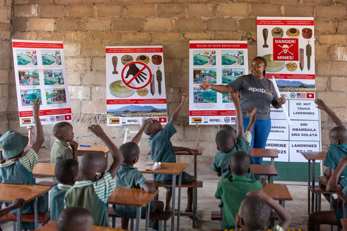 herorats's tweet image. With support from @StateDeptPM APOPO is making land safe. APOPO also carries out mine risk education at schools like this one in rural #Zimbabwe. Using informative posters, our team teaches children how to protect themselves against explosive hazards.  #EORE #SocialTransformation
