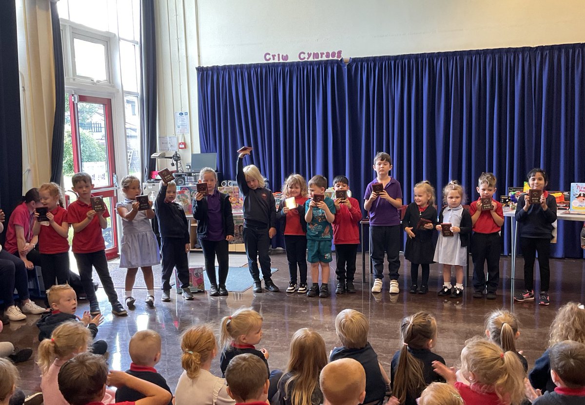 Our nursery, reception, year 1 and year 2 ‘Bees Knees’ and ‘Workers’ of the year #daiawn #llongyfarchiadau