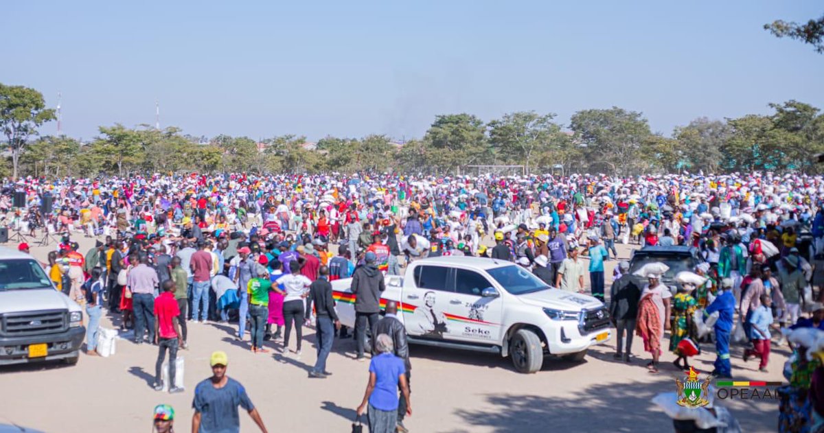 OPEAAL1's tweet photo. Yesterday Ambassador Angel donated 5600 bags of food to people who had gathered in support of ZANU Pf &amp; His Excellency, The President ED Mnangagwa @edmnangagwa. We appreciate you Ambassador Angel for your continuous philanthropic work.

@UebertAngelAmb https://t.co/2Zzxu6xlV0