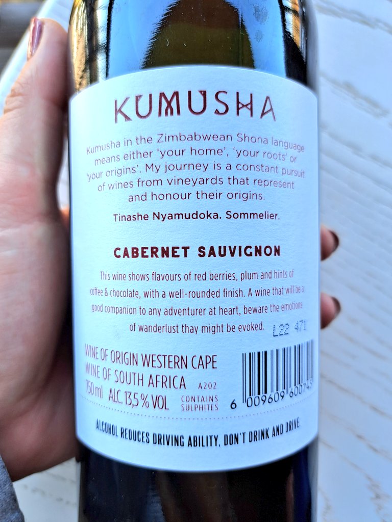 MarykeRoberts's tweet photo. We are watching the crazy people on the high wire activities @WildHorizons from the breathtaking #TheLookoutCafe in #VicFalls and what do we find?
#Kumusha
@tnashenyamudoka https://t.co/ShBo1yGduQ