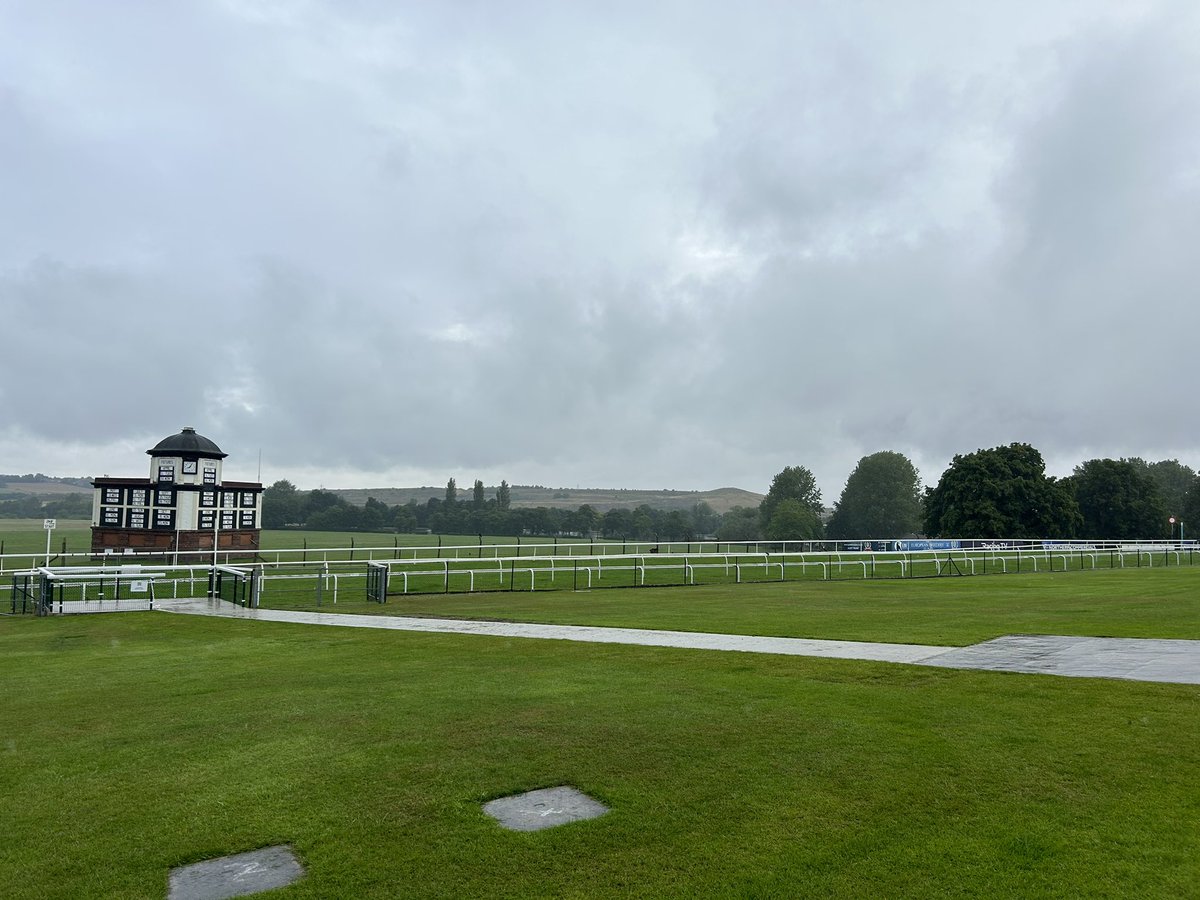 ponteraces's tweet photo. It’s a cloudy and drizzly start for declarations day for racing on Friday.
8mm in total yesterday and the going is Good to Soft (7.2).
Chance of thundery storms today but then a drier outlook for Thursday and Friday https://t.co/CAoXk8ZXeG