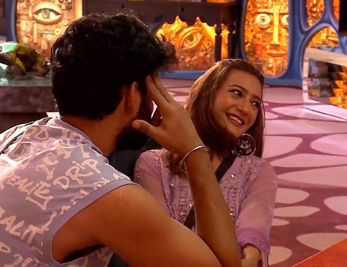 kikiaooo's tweet photo. Manisha and Ashika on duty ๐คข
#GutterGirls Planned to dress up and allure abhishek and doing it now. kalank hai ๐คฎ
#AbhishekMalhan #BiggBoss #BBOTT2 #ManishaRani #Ashikabhatia #JiyaShankar #ApnaBanaLeJiya #AsliBossJiya #BiggBossOTT2 https://t.co/qycGj4TwMk