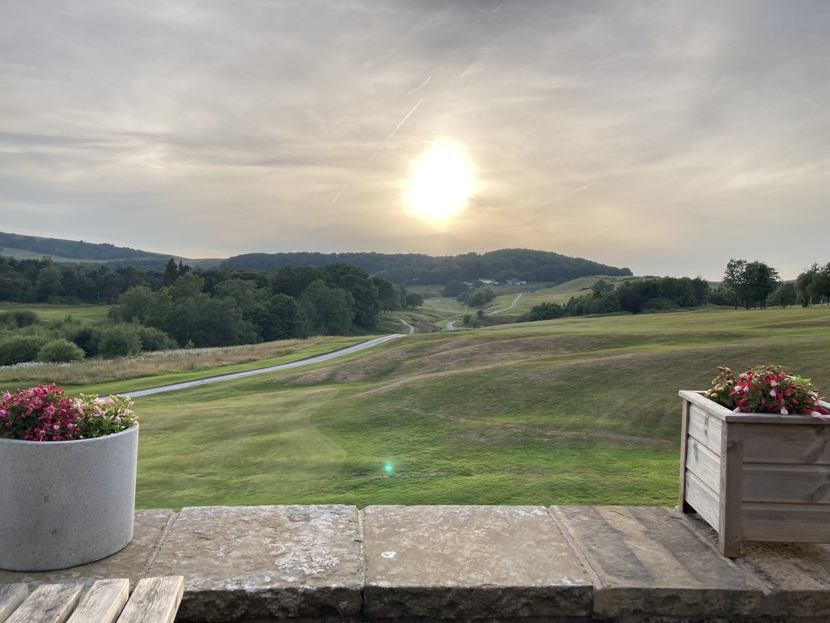 After a round of golf there's nothing quite like a good 19th hole to analyse the round over good food and drink. And when you have views to die for ... what's your favourite clubhouse view? #golf #19thHole