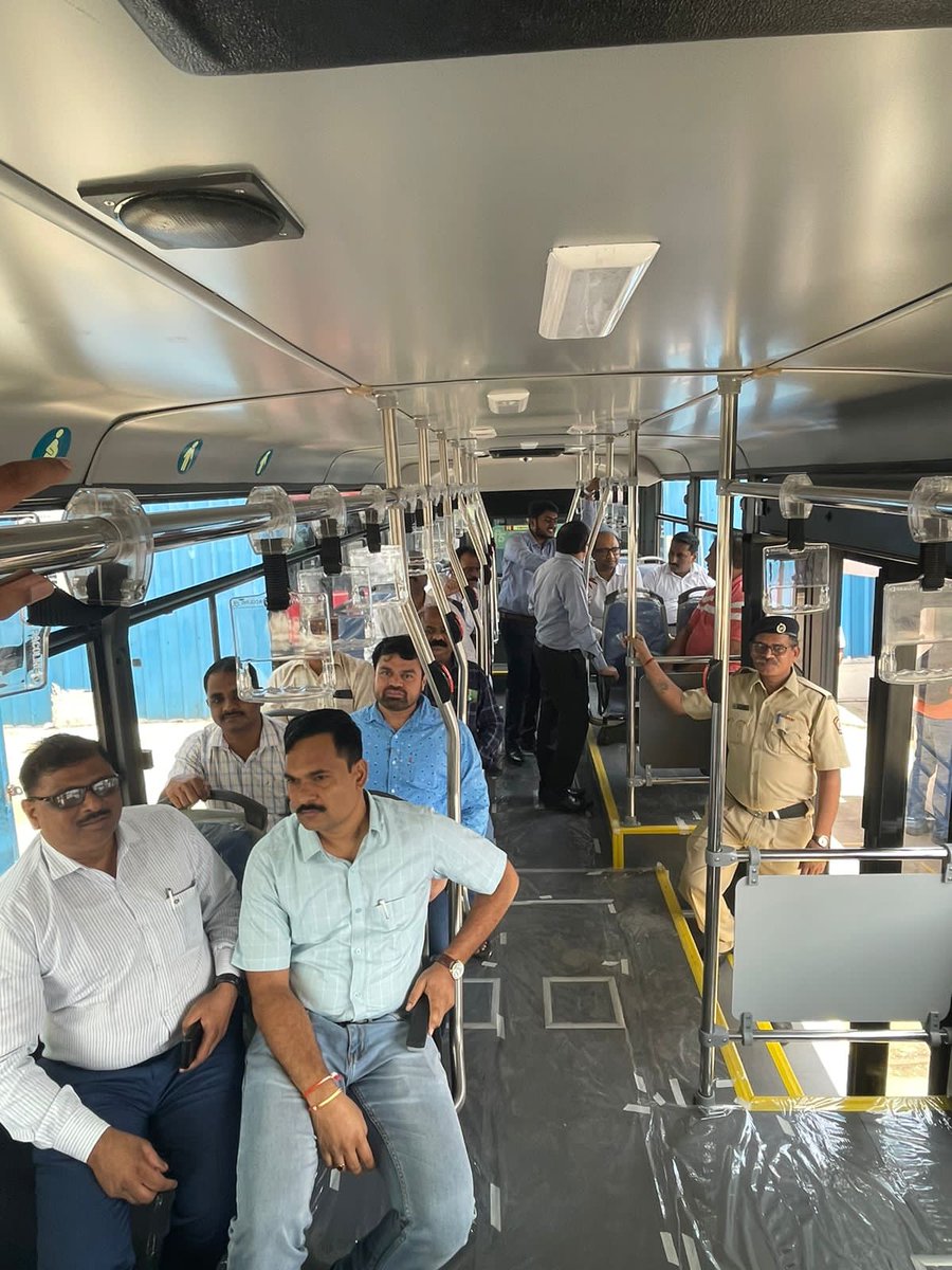 माननीय आयुक्त अजीज शेख यांचा पुढाकाराणे उल्हासनगरात परिवहन सेवेची लवकरच नव्याने सुरुवात !!!
NCAP निधी अंतर्गत पर्यावरण संतुलित करण्यासाठी २० इलेक्ट्रिक बस GCC मॉडेल अंतर्गत खरेदी करणात आल्या आहेत . यापैकी एक बस २० ते २५ जुलैच्या दरम्यान उल्हासनगर शहराच्या रस्त्यावर  धावणार आहे.