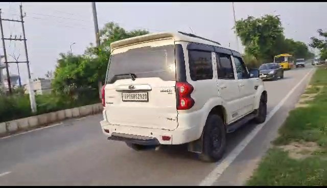IamAdityaVerma's tweet photo. @noidatraffic @noidapolice @CeoNoida @myogiadityanath @myogioffice Specially in Noida/GRENO,it is common to see people violating traffic rules. 90% of them drive on wrong side, no action is being taken. UP16BS2920 towards JM International School. Location: https://t.co/aLjF0EPhsX https://t.co/cp7IDiCVHw