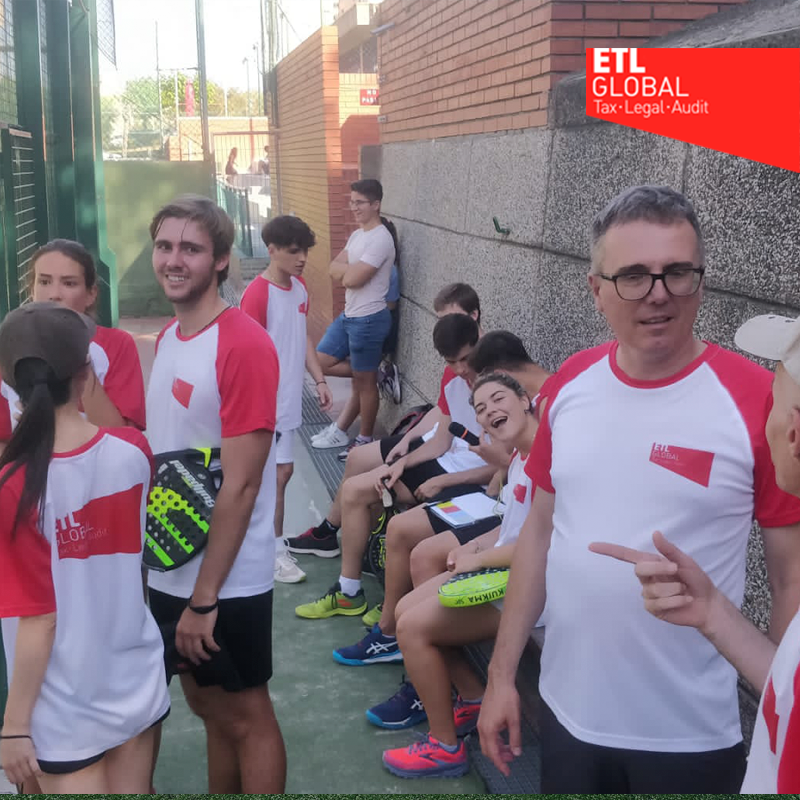 ETLGlobalEsp's tweet photo. 💯 #ETLSportVibes | El viernes pasado nuestros compañeros de Audiconsultores ETL GLOBAL organizaron un campeonato de pádel con algunas de las firmas miembro del grupo @ETLGlobalEsp en Barcelona.

🥇Felicitamos a la pareja ganadora del torneo: Carlos Nistal y Eduardo Pallero. 👏👏 https://t.co/zyVF33Nvid