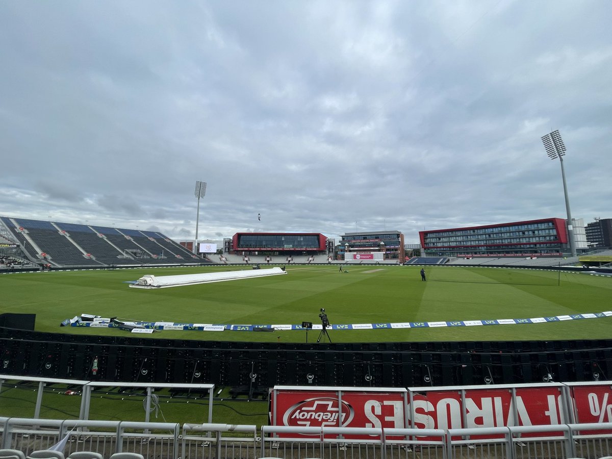 Good morning from a dry and bright Emirates Old Trafford! 😃👋 It’s finally time for the 4th Men’s #Ashes Test between England and Australia! 🏴󠁧󠁢󠁥󠁮󠁧󠁿🇦🇺 🏟️ Gates: 9am 🏏 Play: 11am #WhereExperiencesAreMade