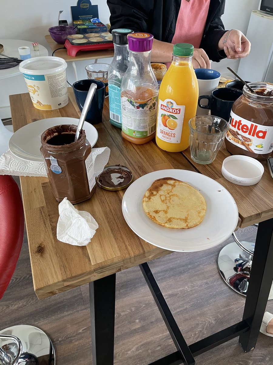 Ho la vilaine habitude du mercredi matin qu’on va installer au bureau 👀