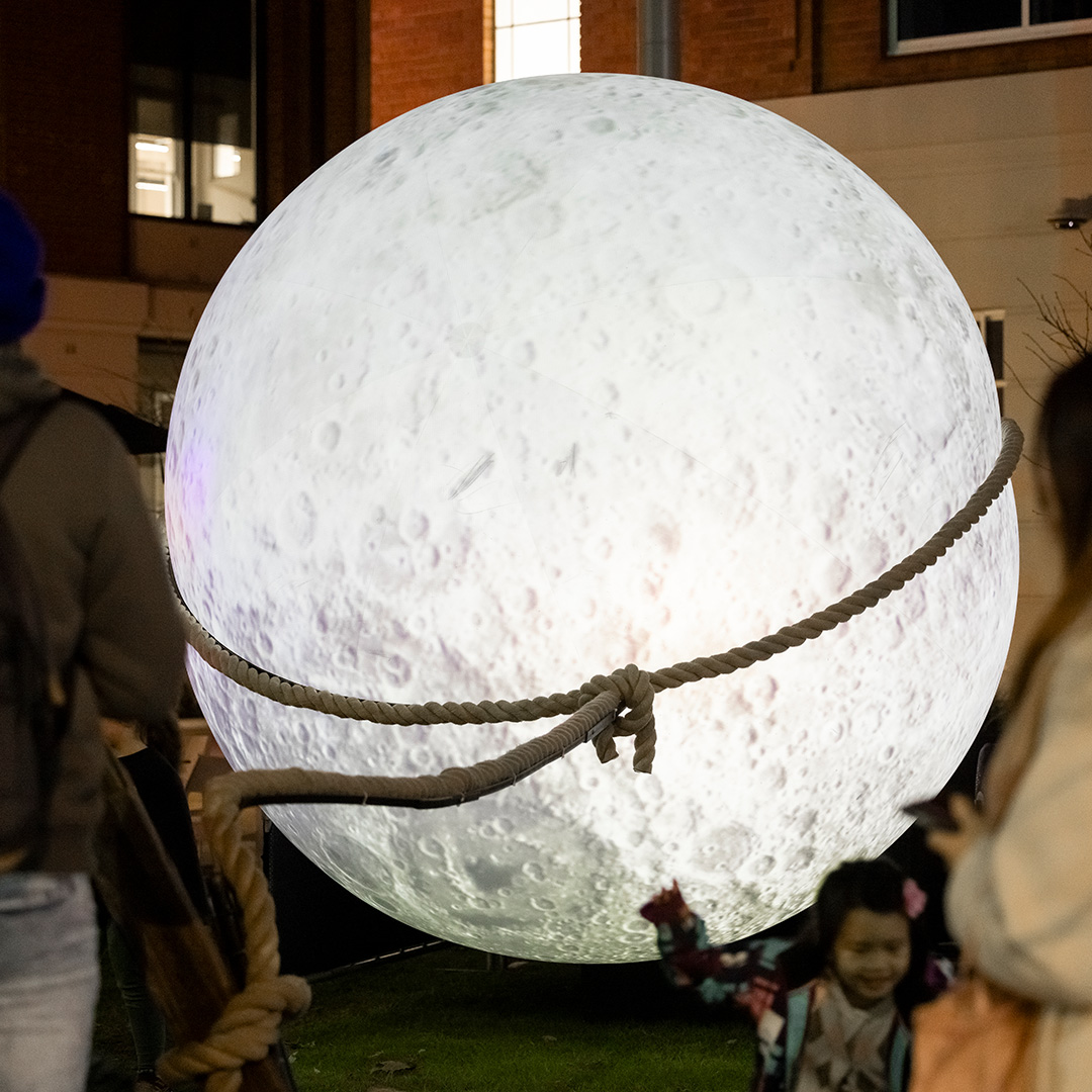 Have you seen Studio Vertigo's Ursula Lassos the Moon floating outside our Space Discovery Centre at @LotFourteen? 

We're extending our hours and staying open until 6pm each day until the end of @IlluminateAdl's City Lights on Sunday 23 July.