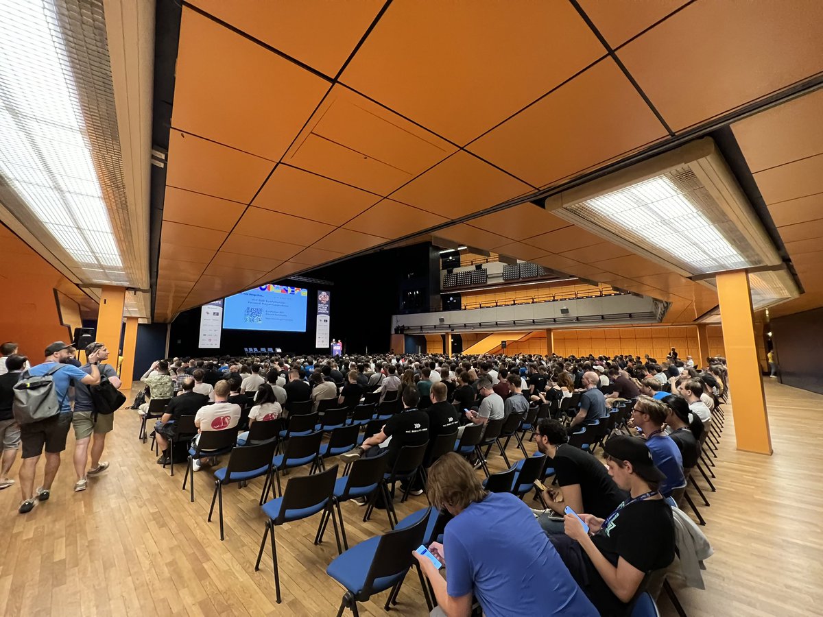 KarimJDDA's tweet image. Ok no turning back now 😬
#europython