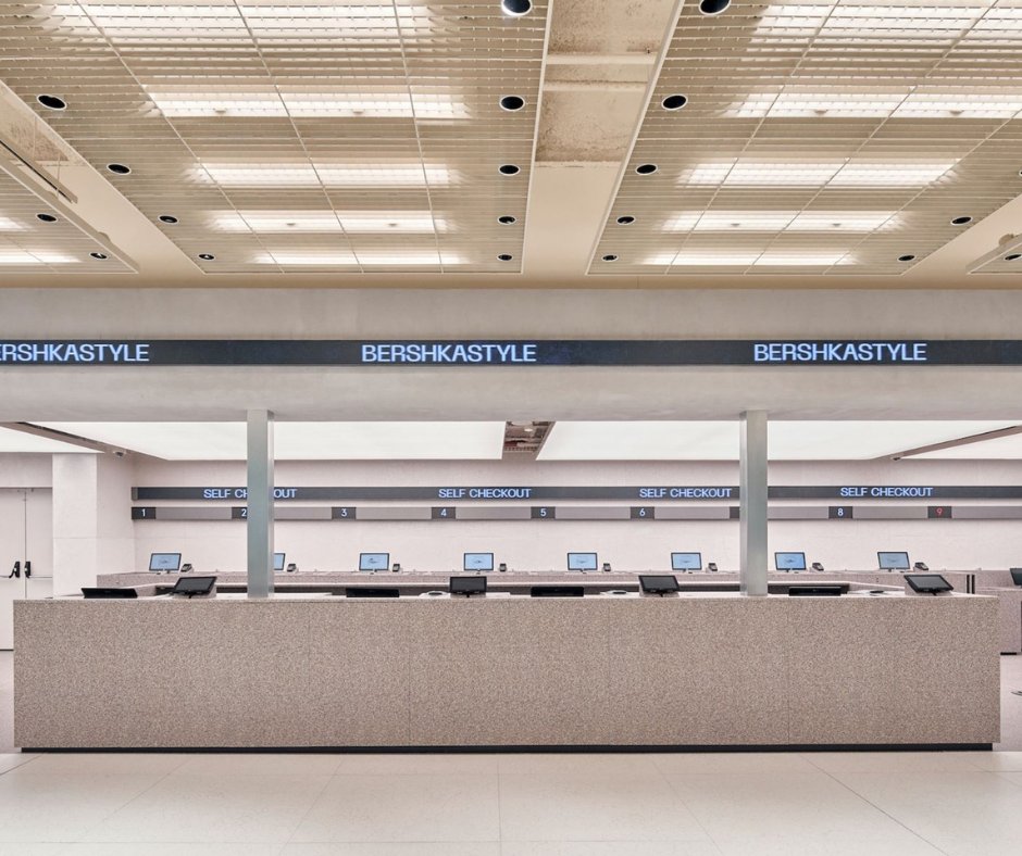 ¡𝐍𝐮𝐞𝐯𝐚 𝐢𝐦𝐚𝐠𝐞𝐧 𝐝𝐞 𝐁𝐞𝐫𝐬𝐡𝐤𝐚, 𝐎𝐫𝐢𝐠𝐞𝐧! 
El caucho que hemos suministrado ha sido utilizado en la tienda de Colombo , en Lisboa, en cajas y en probadores. #materio #materiosoluciones #interiorismo #diseño #arquitectura #retail #revestimiento